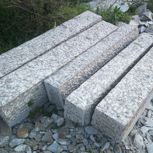 Cheap brown red granite cube natural split from Shandong China G354